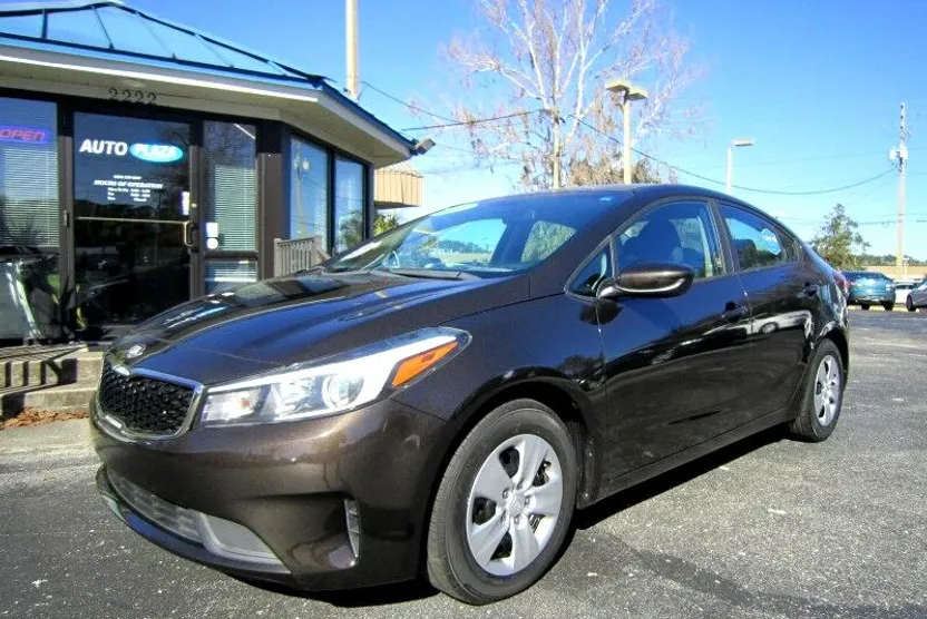 2017 Kia Forte LX photo 1