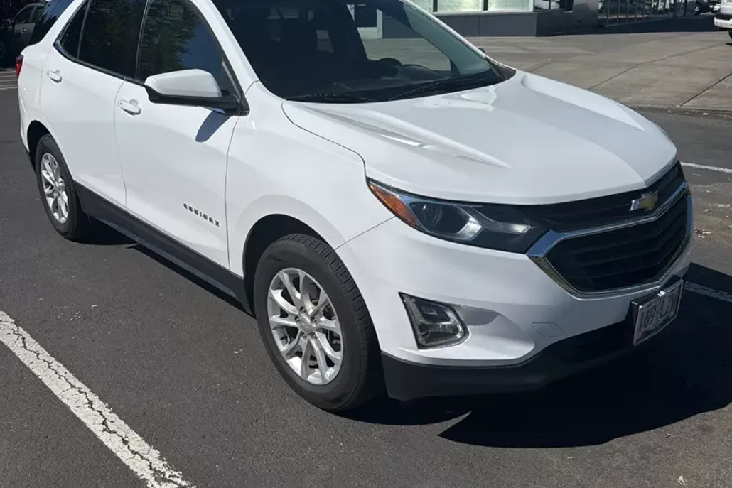 2018 Chevrolet Equinox LT photo 1