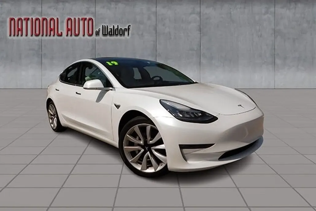 2019 Tesla Model 3 Mid Range photo 1