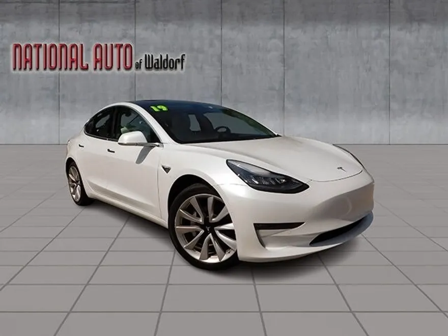 2019 Tesla Model 3 Mid Range photo 1