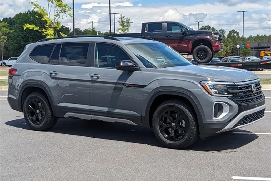 2025 Volkswagen Atlas Peak Edition SE photo 1