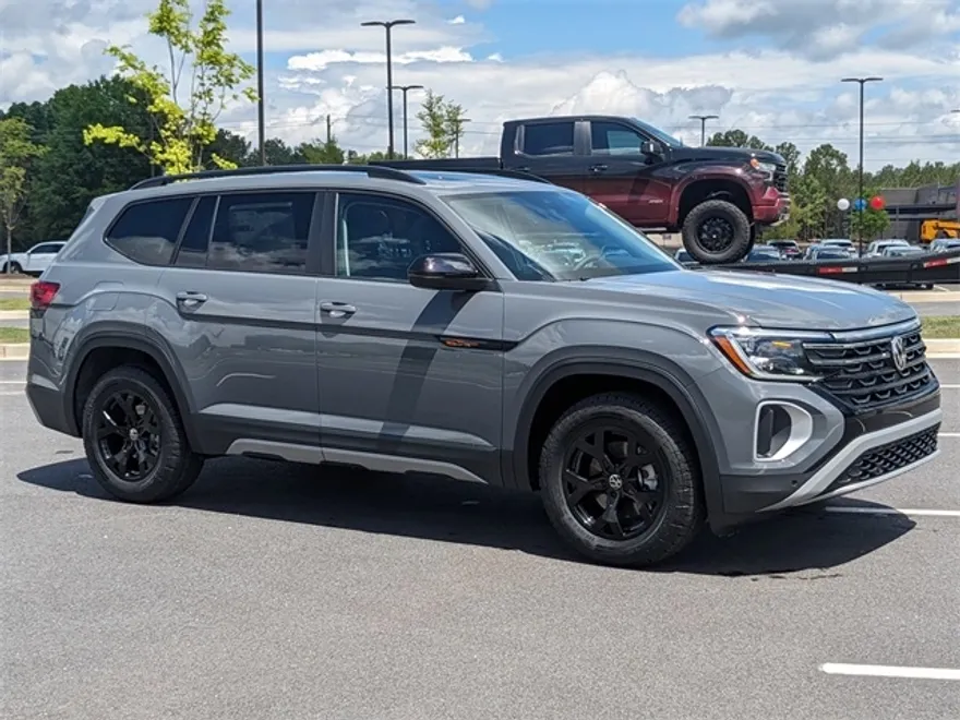 2025 Volkswagen Atlas Peak Edition SE photo 1