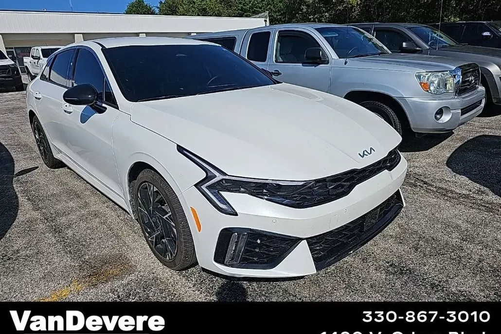 2025 Kia K5 GT-Line photo 1