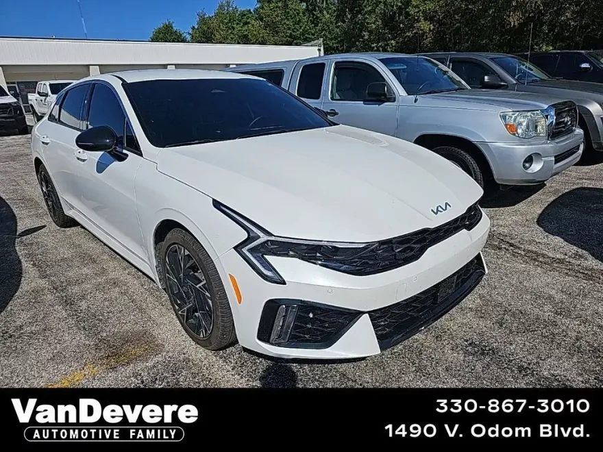 2025 Kia K5 GT-Line photo 1