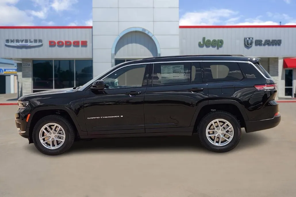 2025 Jeep Grand Cherokee Laredo photo 1
