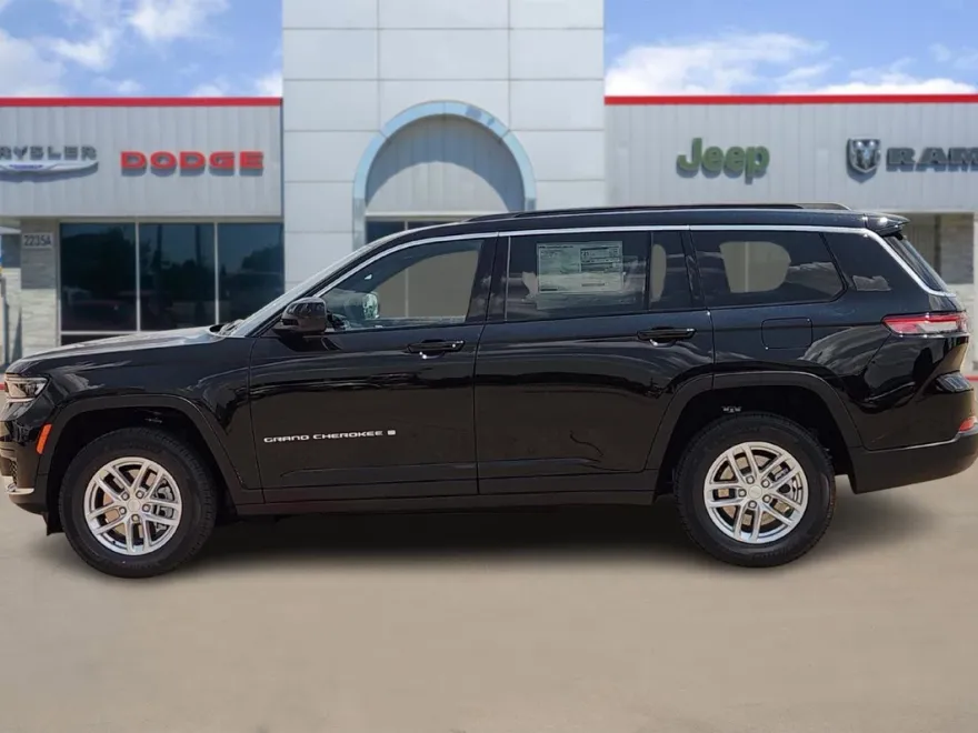 2025 Jeep Grand Cherokee Laredo photo 1