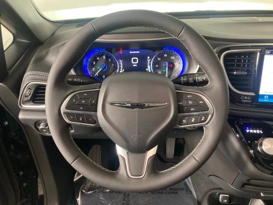 2025 Chrysler Pacifica photo 1