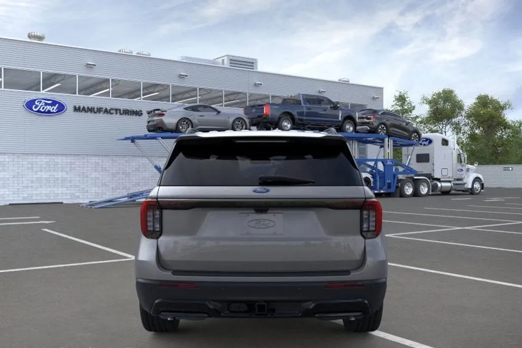 2025 Ford Explorer ST-Line photo 1