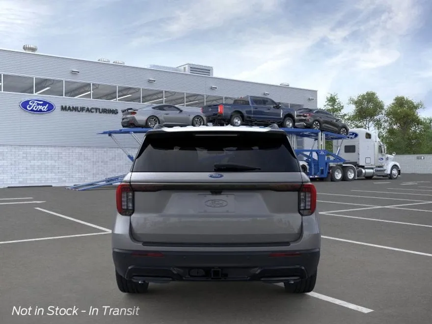 2025 Ford Explorer ST-Line photo 1