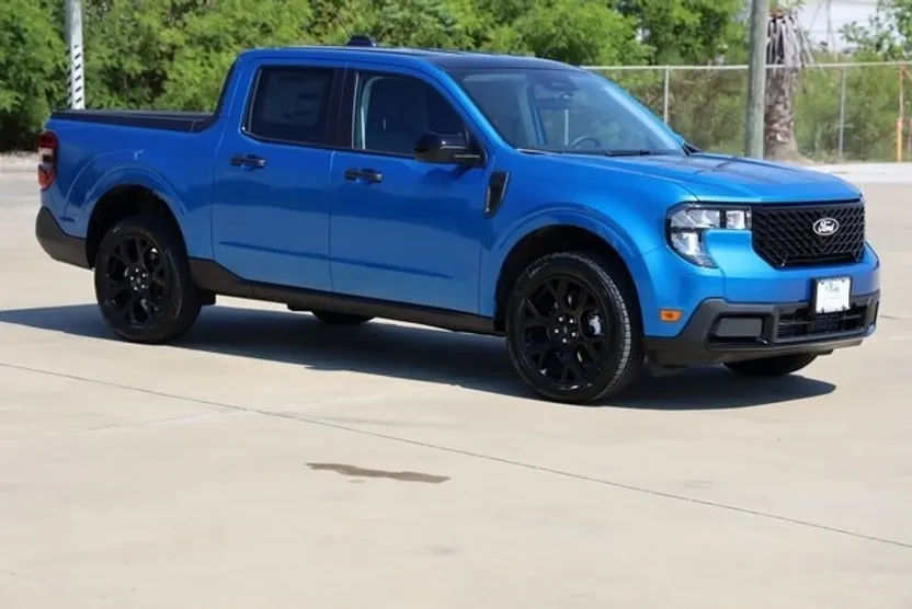 2025 Ford Maverick XLT photo 1