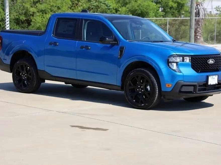 2025 Ford Maverick XLT photo 1