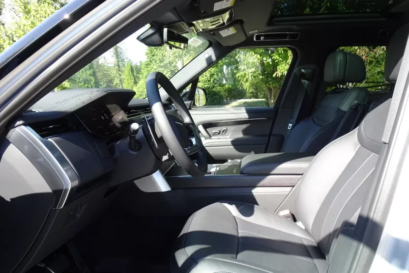 2025 Land Rover Range Rover SE photo 1