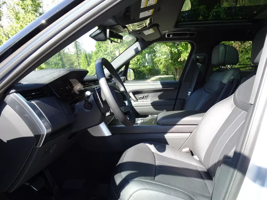2025 Land Rover Range Rover SE photo 1
