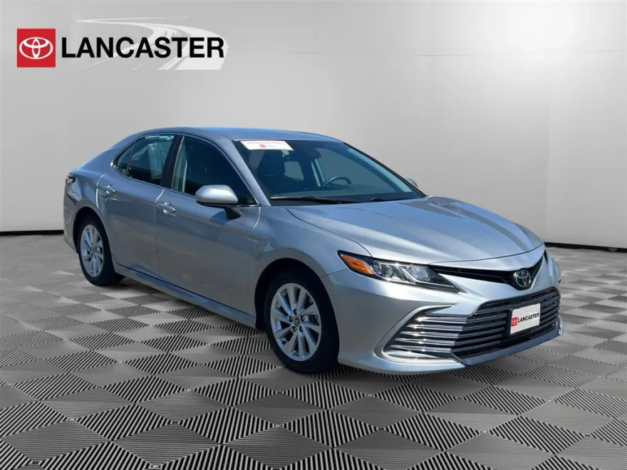 2023 Toyota Camry LE photo 1