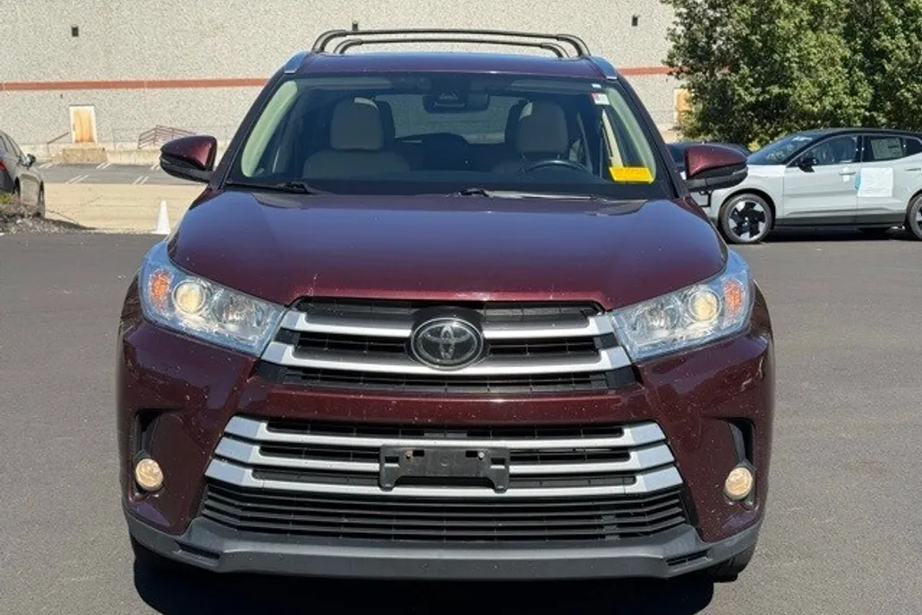 2017 Toyota Highlander XLE photo 1