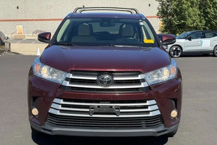2017 Toyota Highlander XLE photo 1