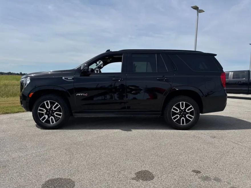 2021 Gmc Yukon AT4 photo 1
