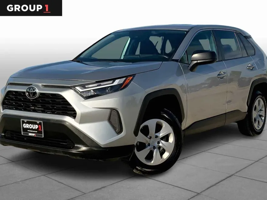 2024 Toyota RAV4 LE photo 1