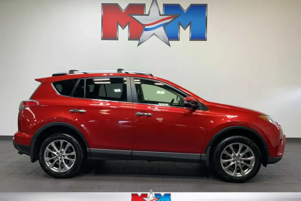 2016 Toyota RAV4 Limited photo 1