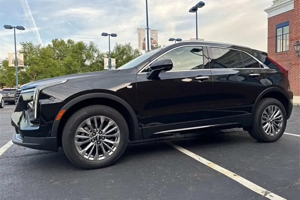 2025 Cadillac XT4 Premium Luxury photo 1