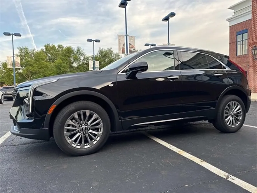 2025 Cadillac XT4 Premium Luxury photo 1