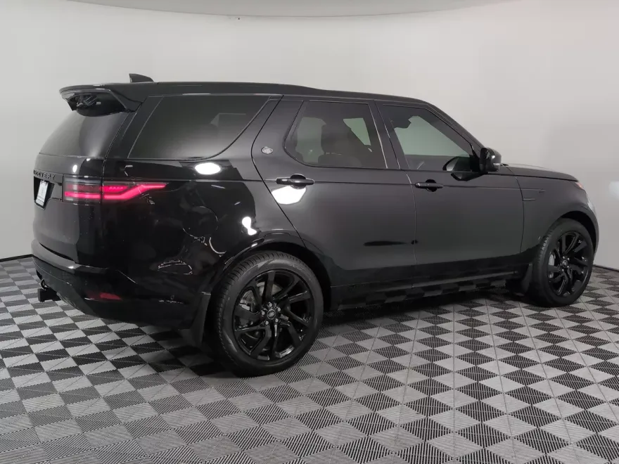 2025 Land Rover Discovery SE photo 1