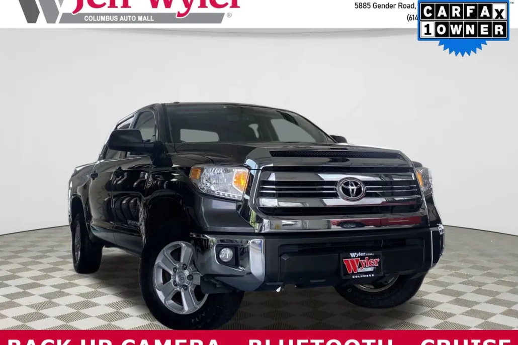 2016 Toyota Tundra CrewMax SR5 photo 1