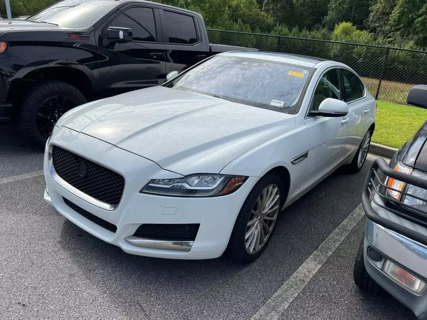 2020 Jaguar XF 30t Prestige photo 1
