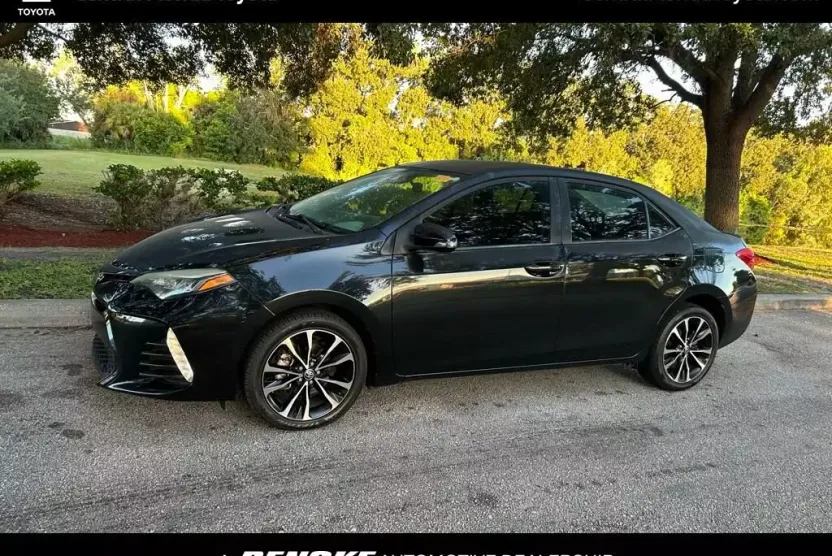 2019 Toyota Corolla SE photo 1