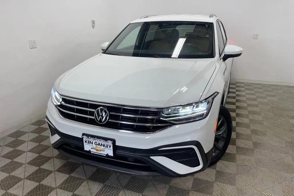 2022 Volkswagen Tiguan SE photo 1
