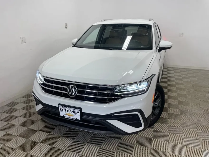 2022 Volkswagen Tiguan SE photo 1