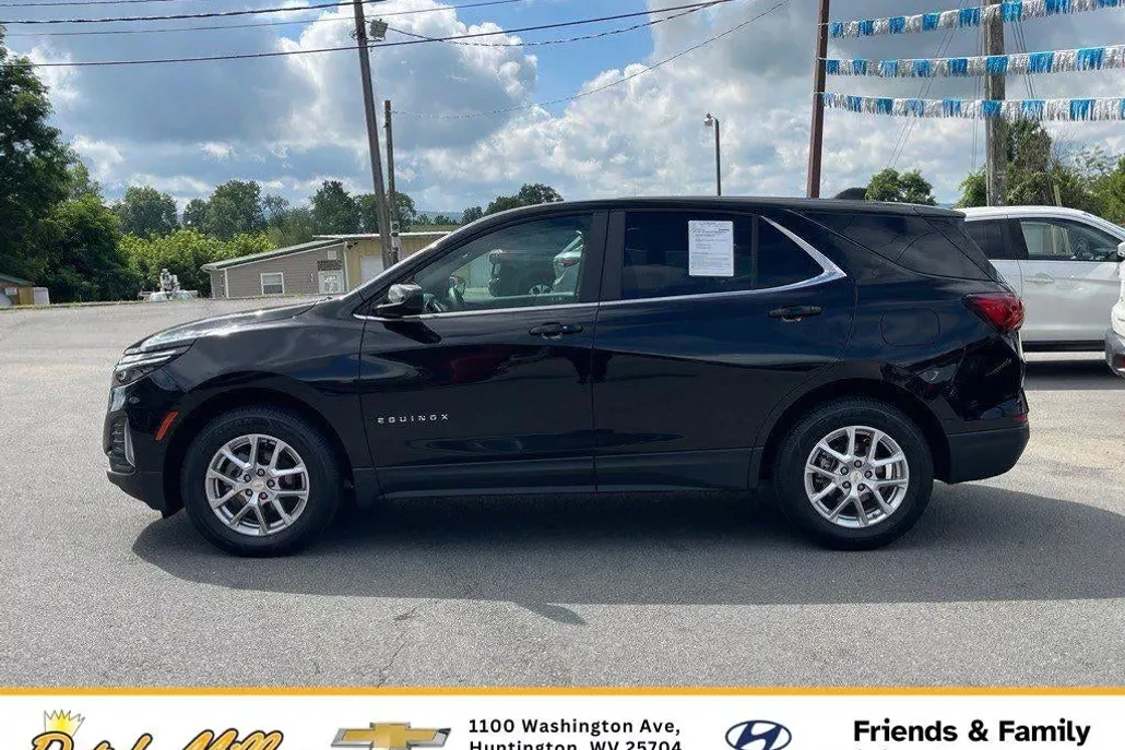 2023 Chevrolet Equinox LT photo 1