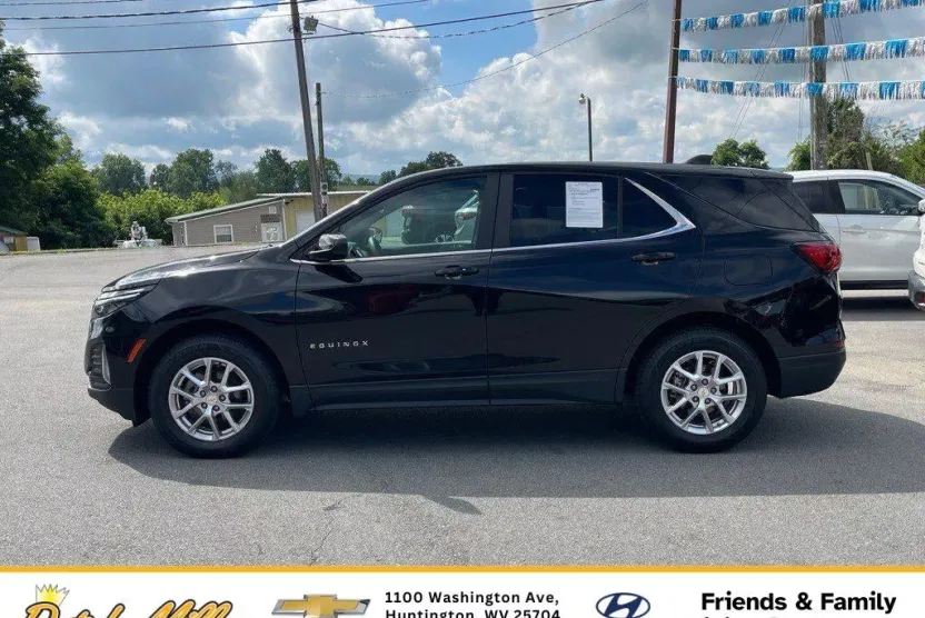 2023 Chevrolet Equinox LT photo 1