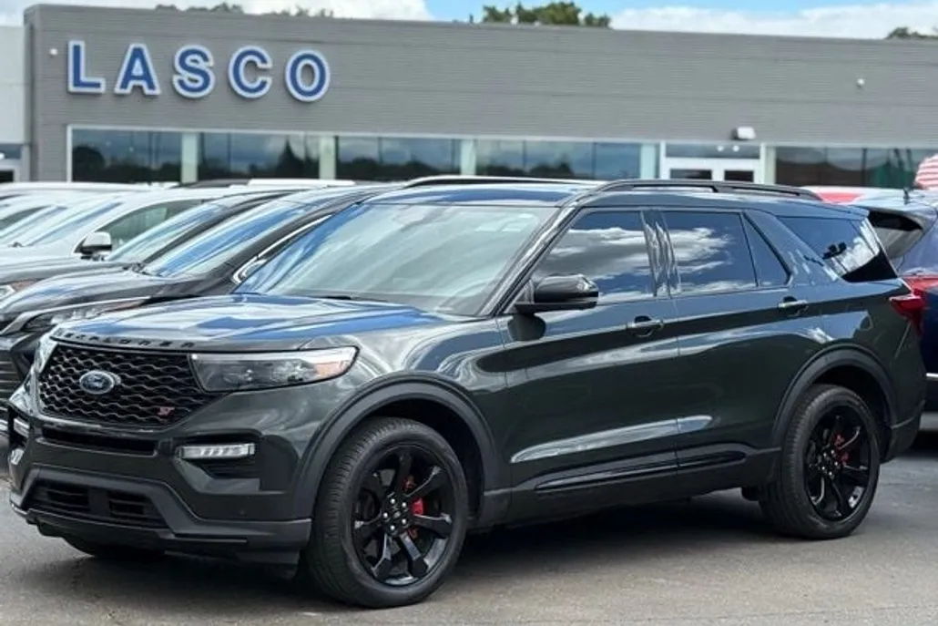 2023 Ford Explorer ST photo 1