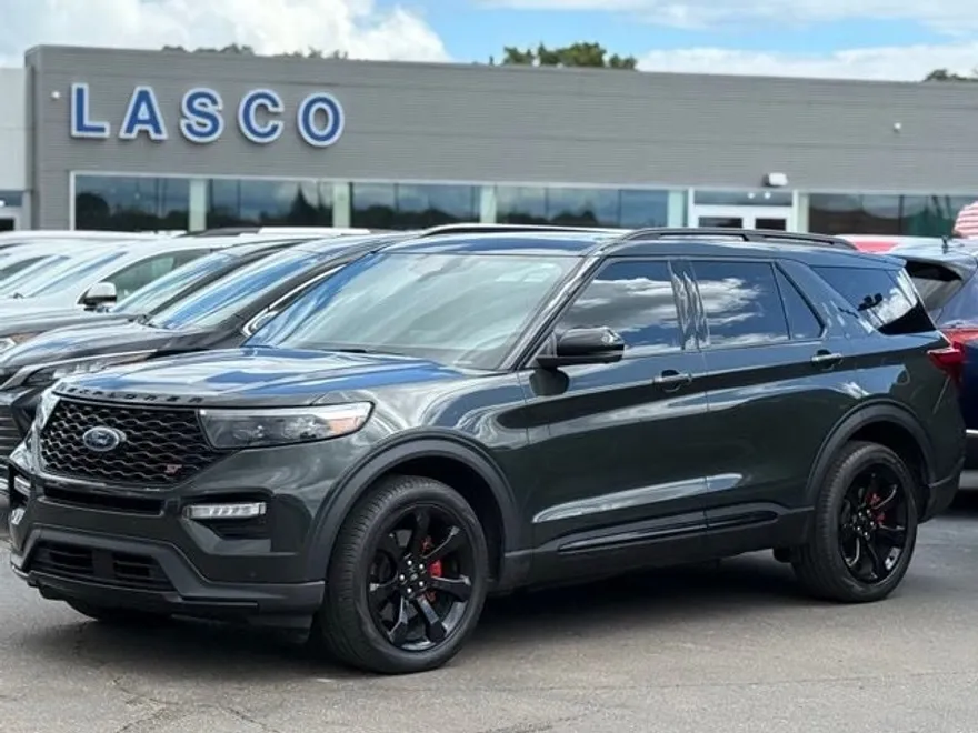 2023 Ford Explorer ST photo 1