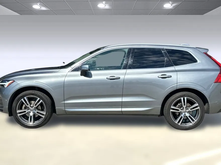 2019 Volvo XC60 T5 Momentum photo 1