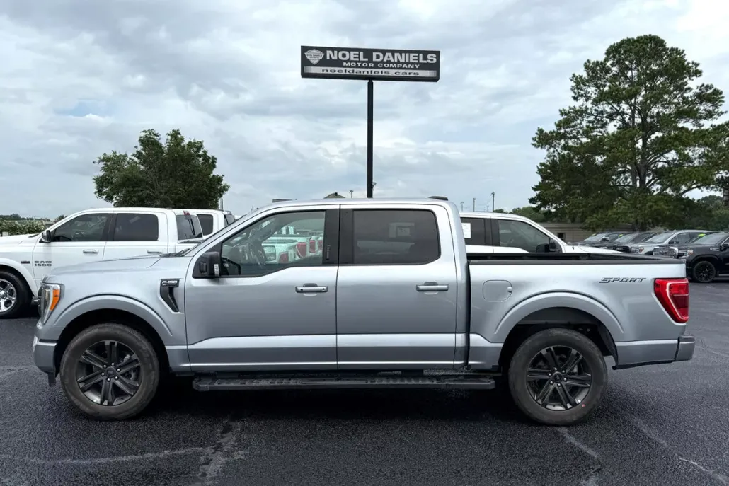 2023 Ford F-150 XLT photo 1