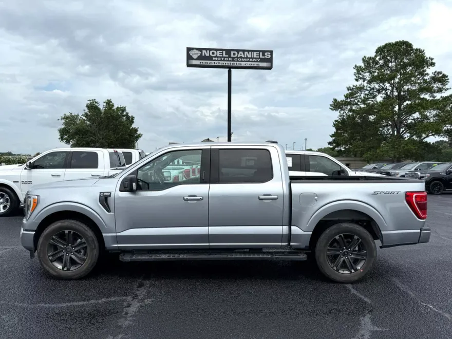 2023 Ford F-150 XLT photo 1