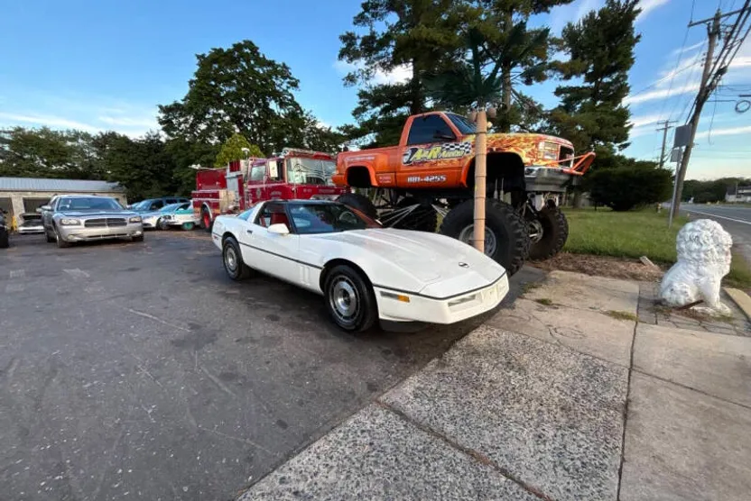 1985 Chevrolet Corvette photo 1