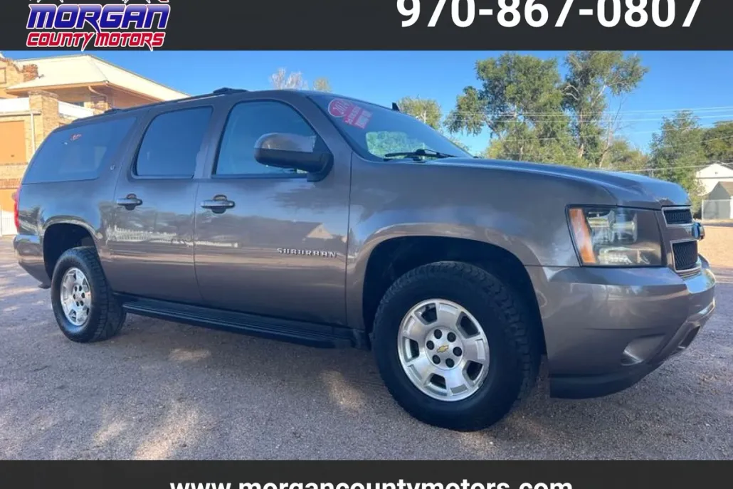 2014 Chevrolet Suburban LT photo 1