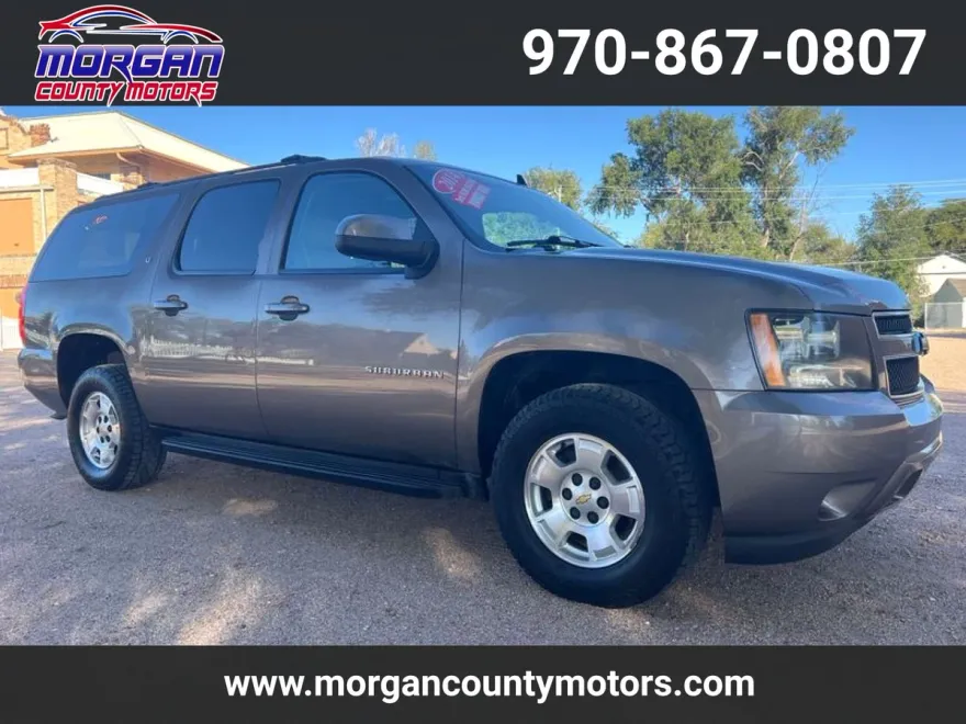 2014 Chevrolet Suburban LT photo 1