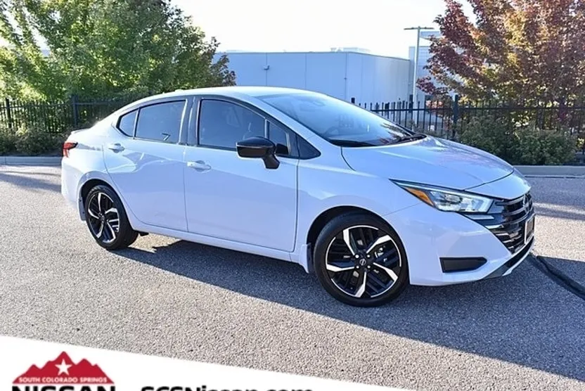 2024 Nissan Versa 1.6 SR photo 1