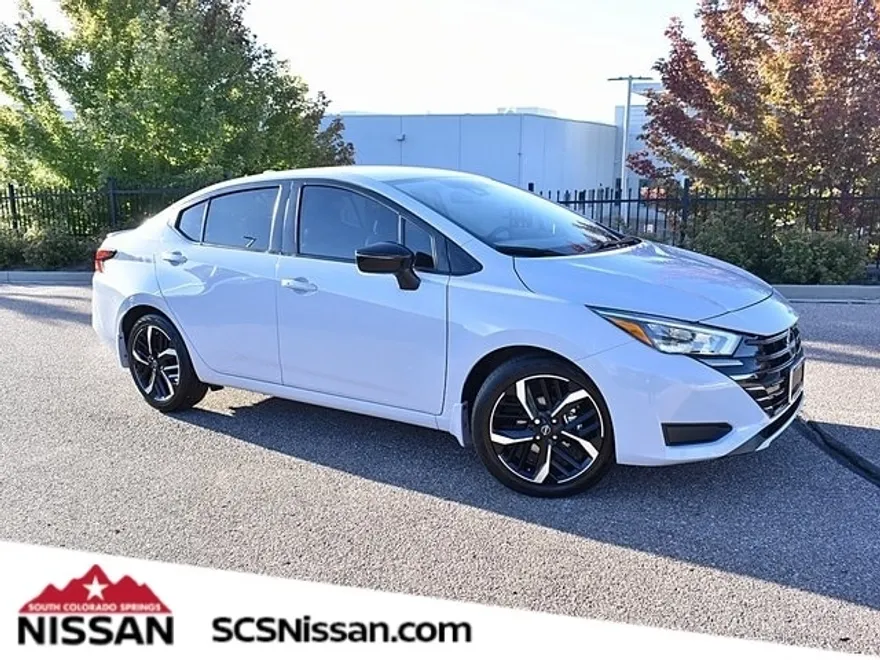 2024 Nissan Versa 1.6 SR photo 1
