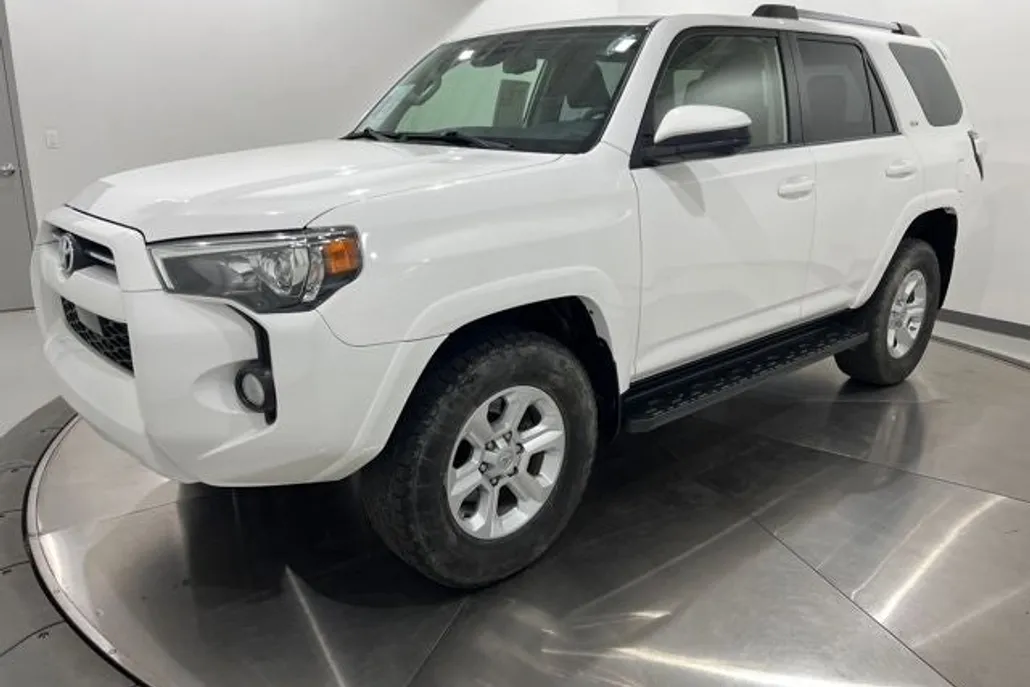 2020 Toyota 4Runner SR5 photo 1