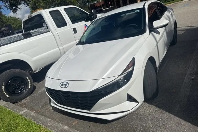 2022 Hyundai Elantra SEL Convenience photo 1