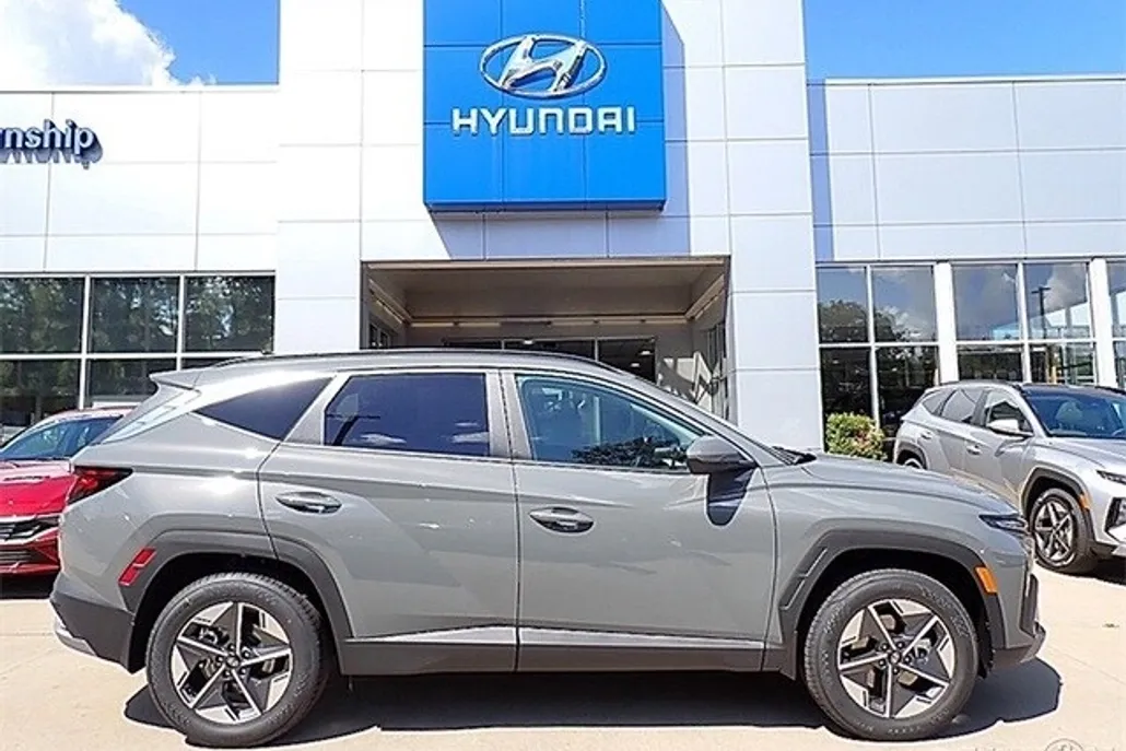 2025 Hyundai Tucson SEL photo 1
