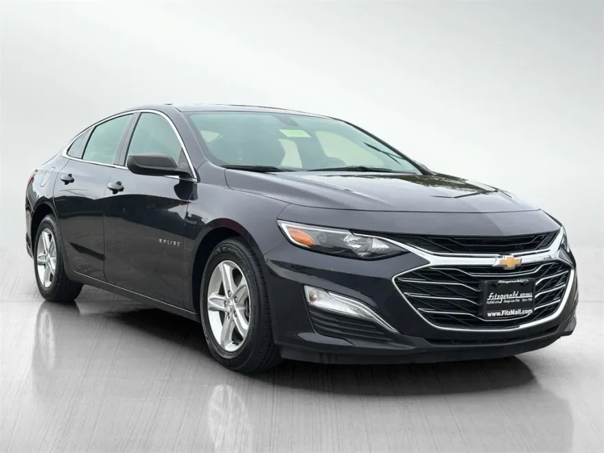 2022 Chevrolet Malibu LS photo 1