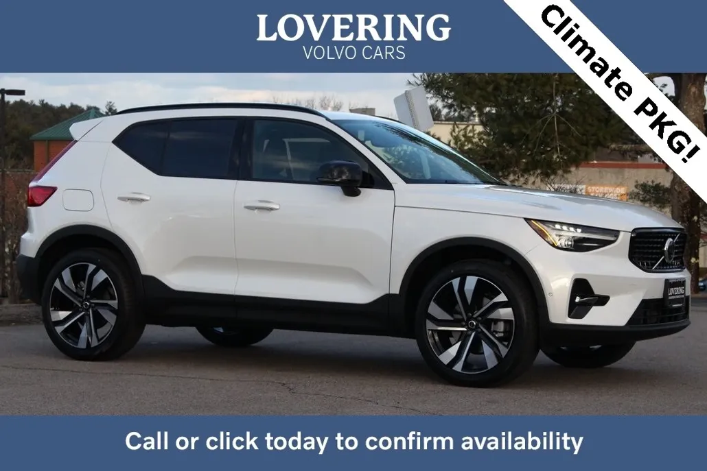 2025 Volvo XC40 Plus photo 1