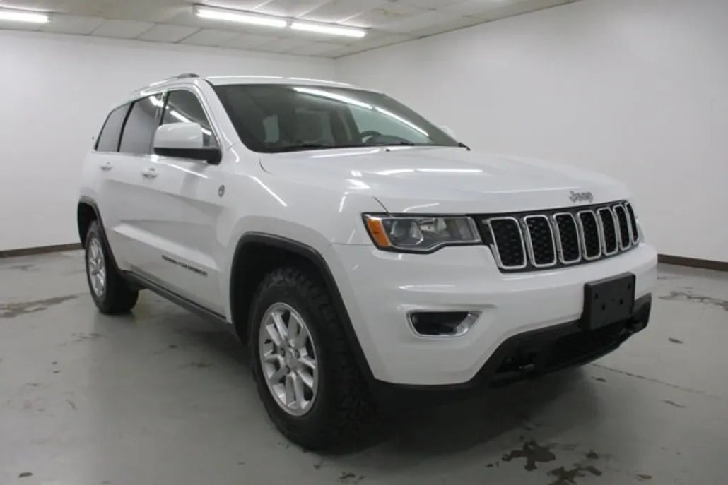 2020 Jeep Grand Cherokee Laredo photo 1