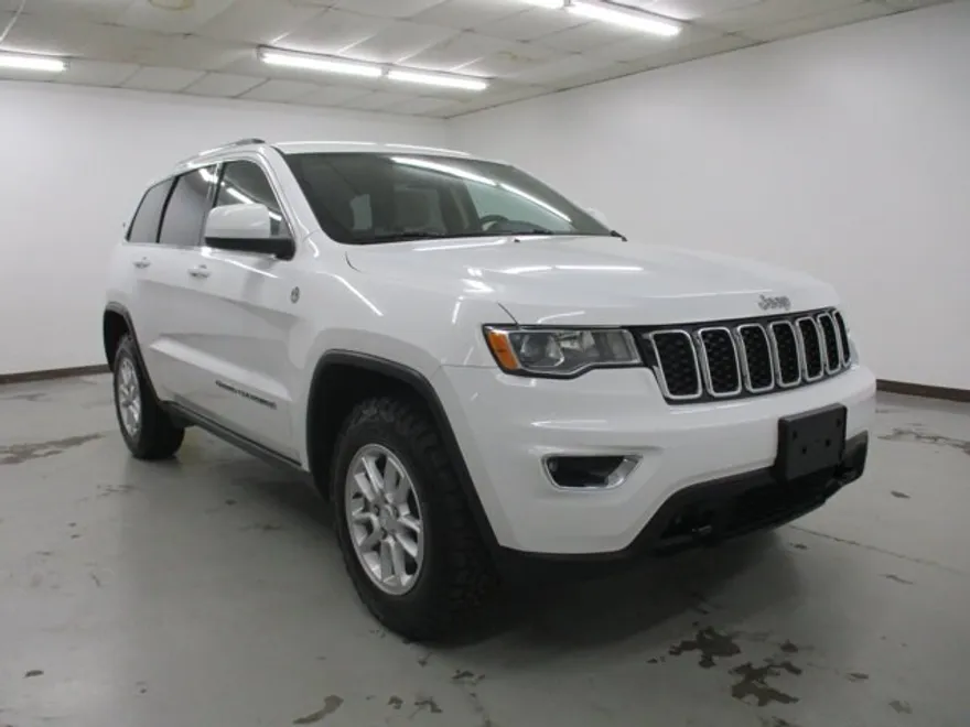 2020 Jeep Grand Cherokee Laredo photo 1